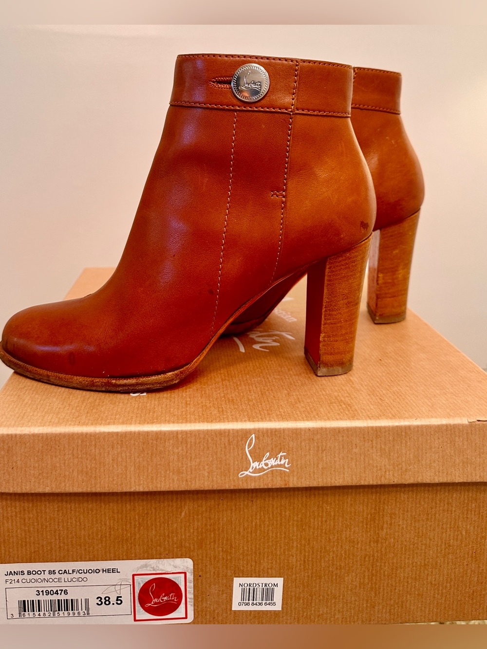 CHRISTIAN LOUBOUTIN JANIS BOOT 85 CALF/CUOIO HEEL
F214 CUOIO/NOCE LUCIDO